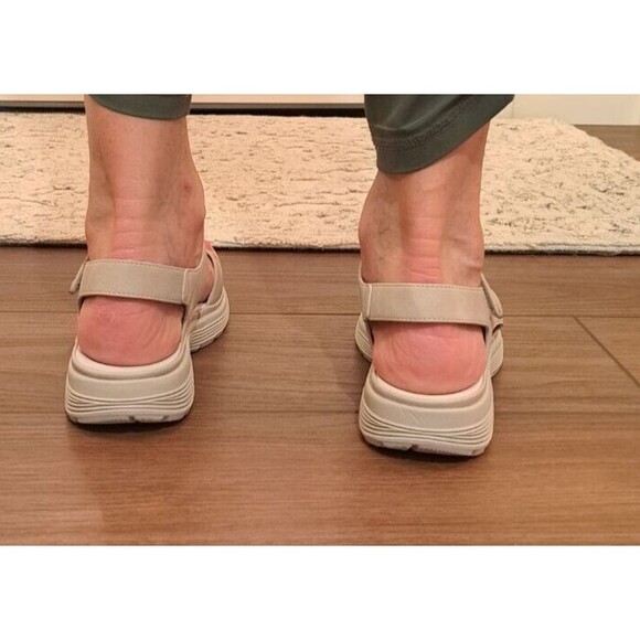 New without Box Vanccy Hook & Loop Fasten Cushioned Sandles Beige/ Cream Size 40 - Picture 3 of 7